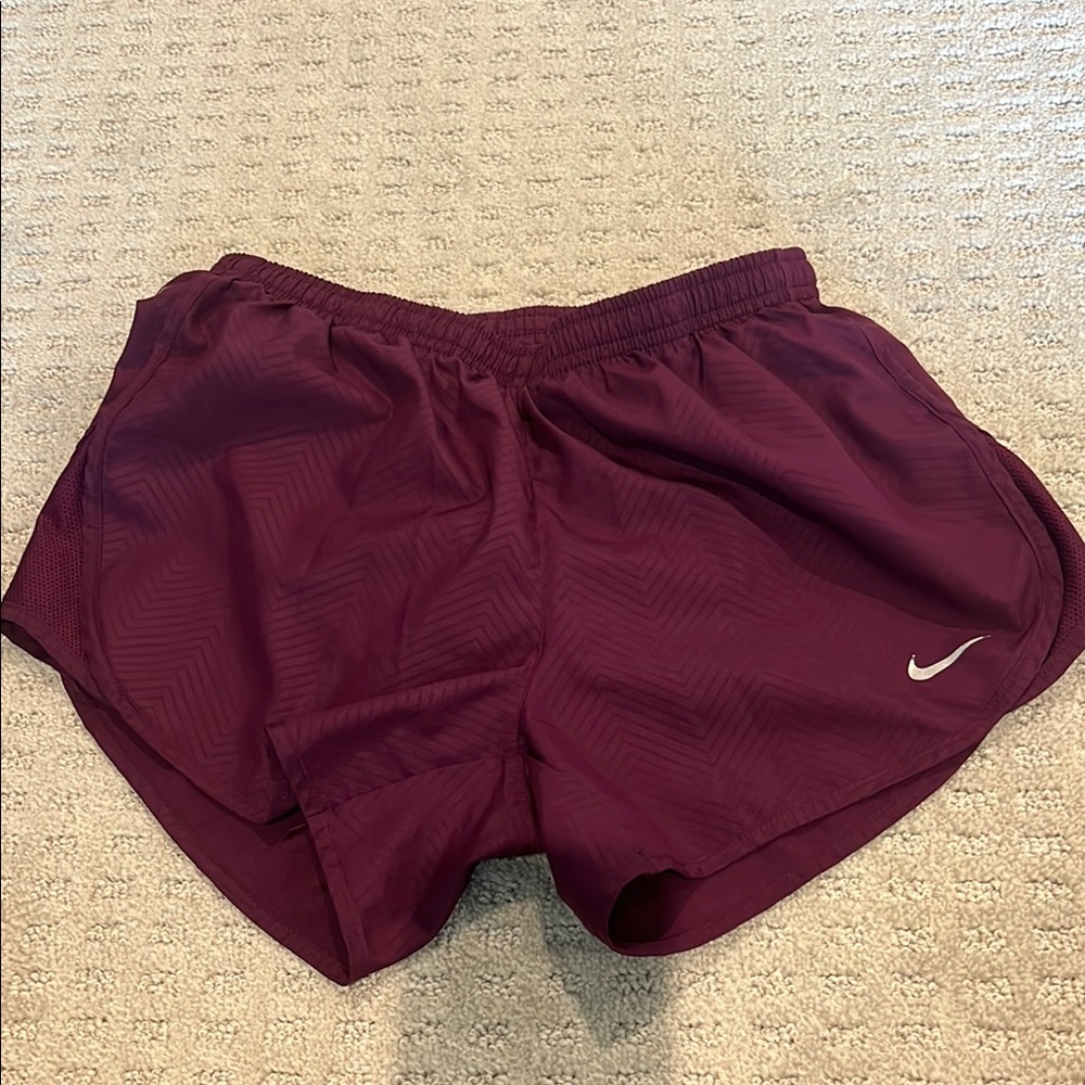 Nike Purple Athletic Shorts Lightweight Moisture-Wicking - Picture 1 of 3